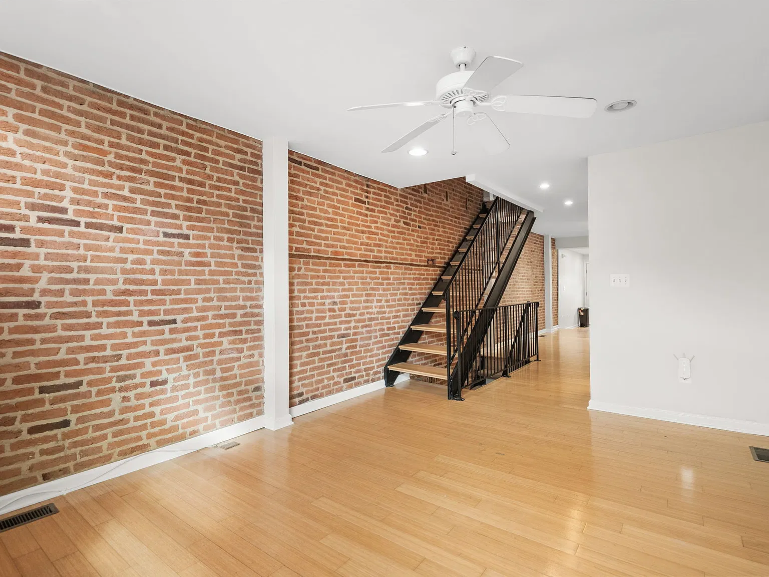 2 bed, 1360 sqft, $2,400 — Photo 3