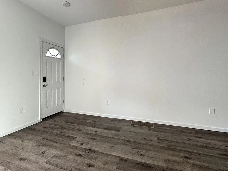 5513 Ludlow St — Photo 12