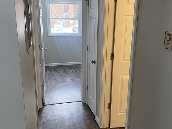 5th image of 1039 Maas St APT 5