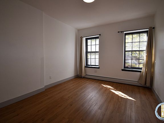 3rd image of 399 Clermont Ave #4RR