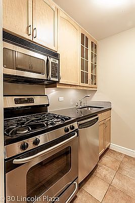 4th image of 30 W 63rd St APT 12F