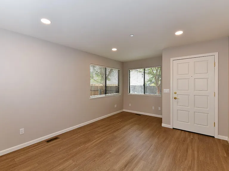 2833 Marin St — Photo 10