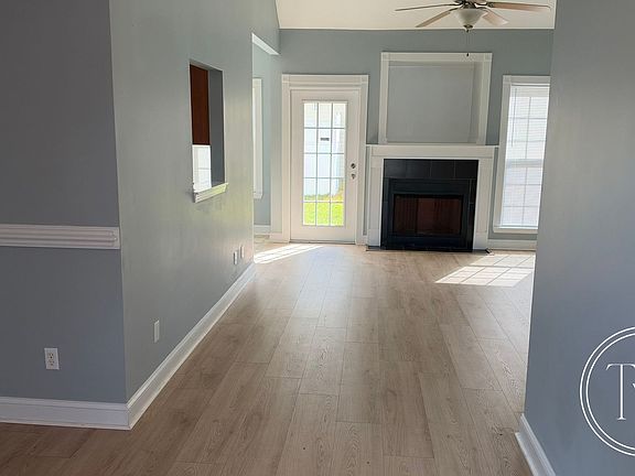 4th image of 1109 Sara Ln
