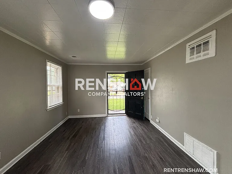1065 Larry Ln — Photo 4