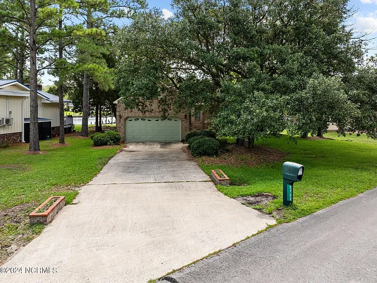 5722 Gondolier Dr — Photo 38