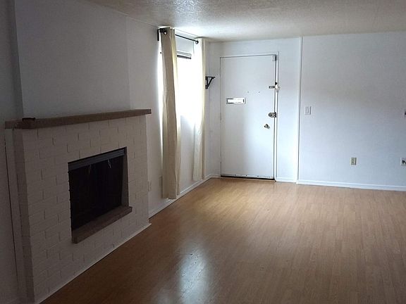 entry/living room