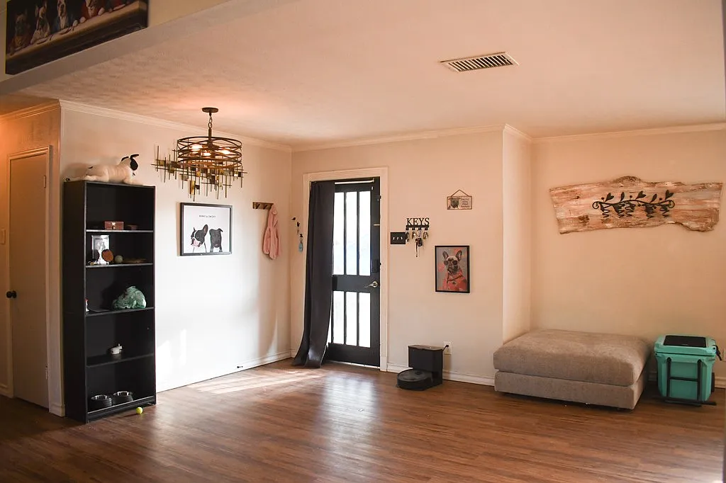 4 bed, 3.0 bath, 2804 sqft, $4,200 — Photo 3