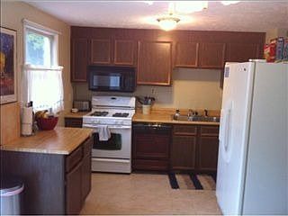 4th image of 14 Donlin Dr