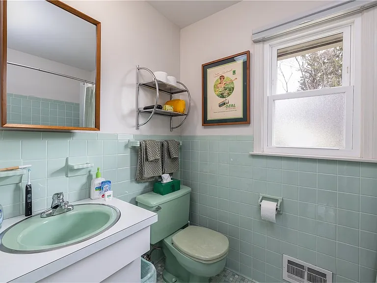 95 Parkwood Ave — Photo 30