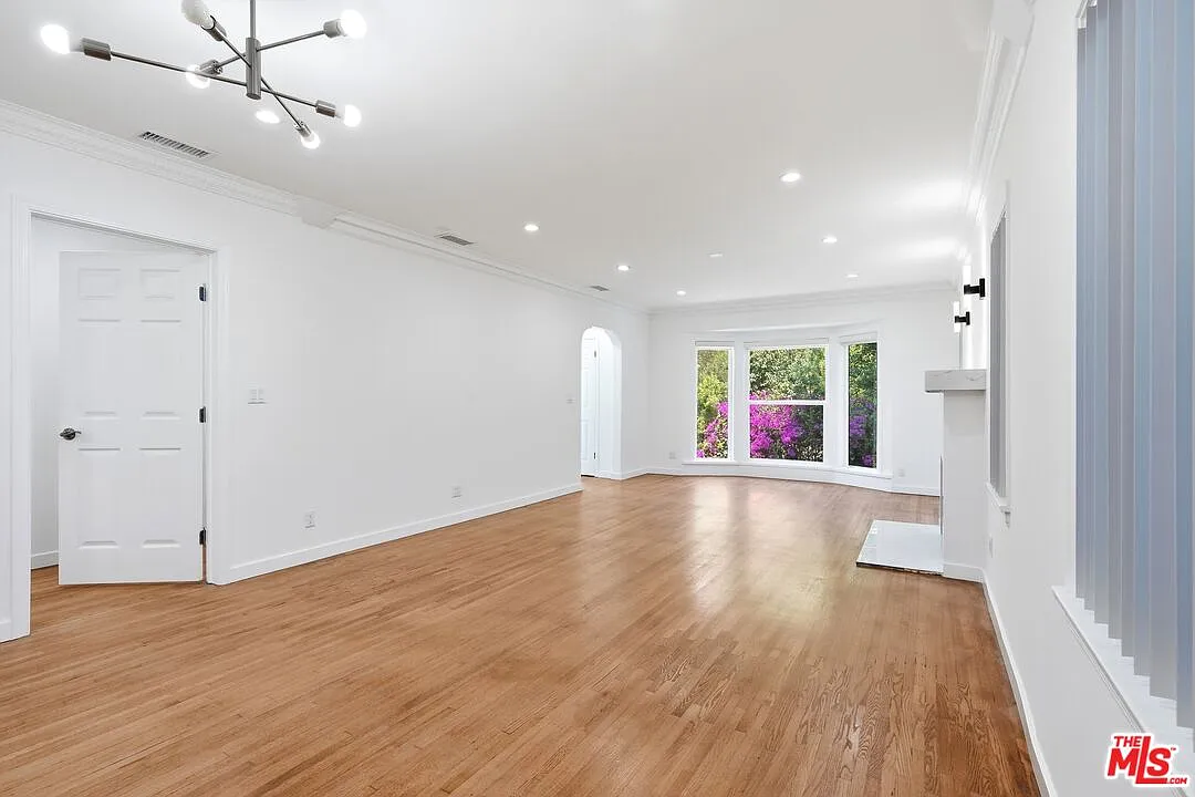 2 bed, 2.0 bath, 1200 sqft, $6,300 — Photo 1