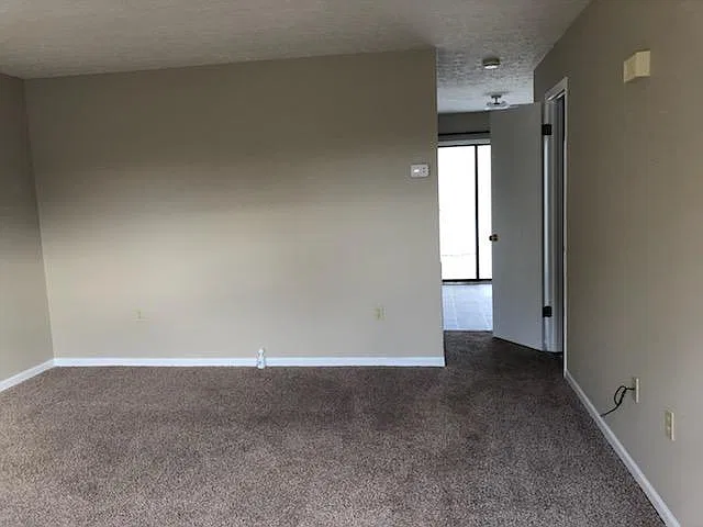 2 bed, 1.5 bath, $800 — Photo 2