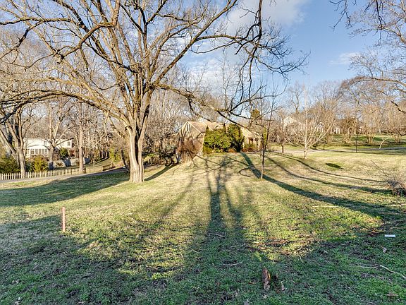 5th image of 943 Caldwell Ln
