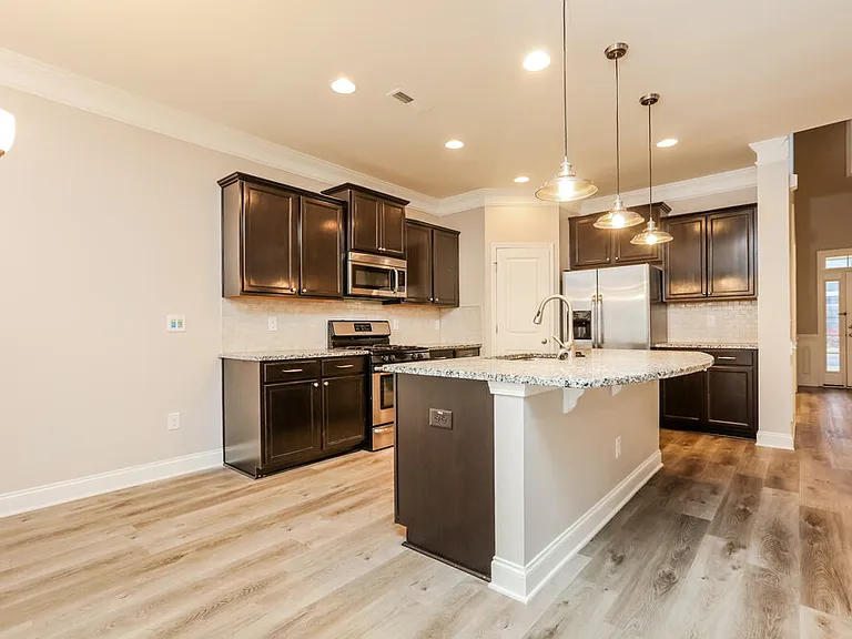 7435 Birchshire Dr — Photo 7