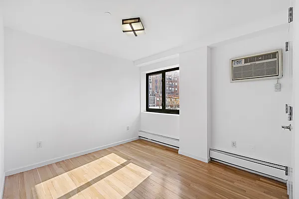 Sold by Thomas Lipovetsky, LREB | media 7