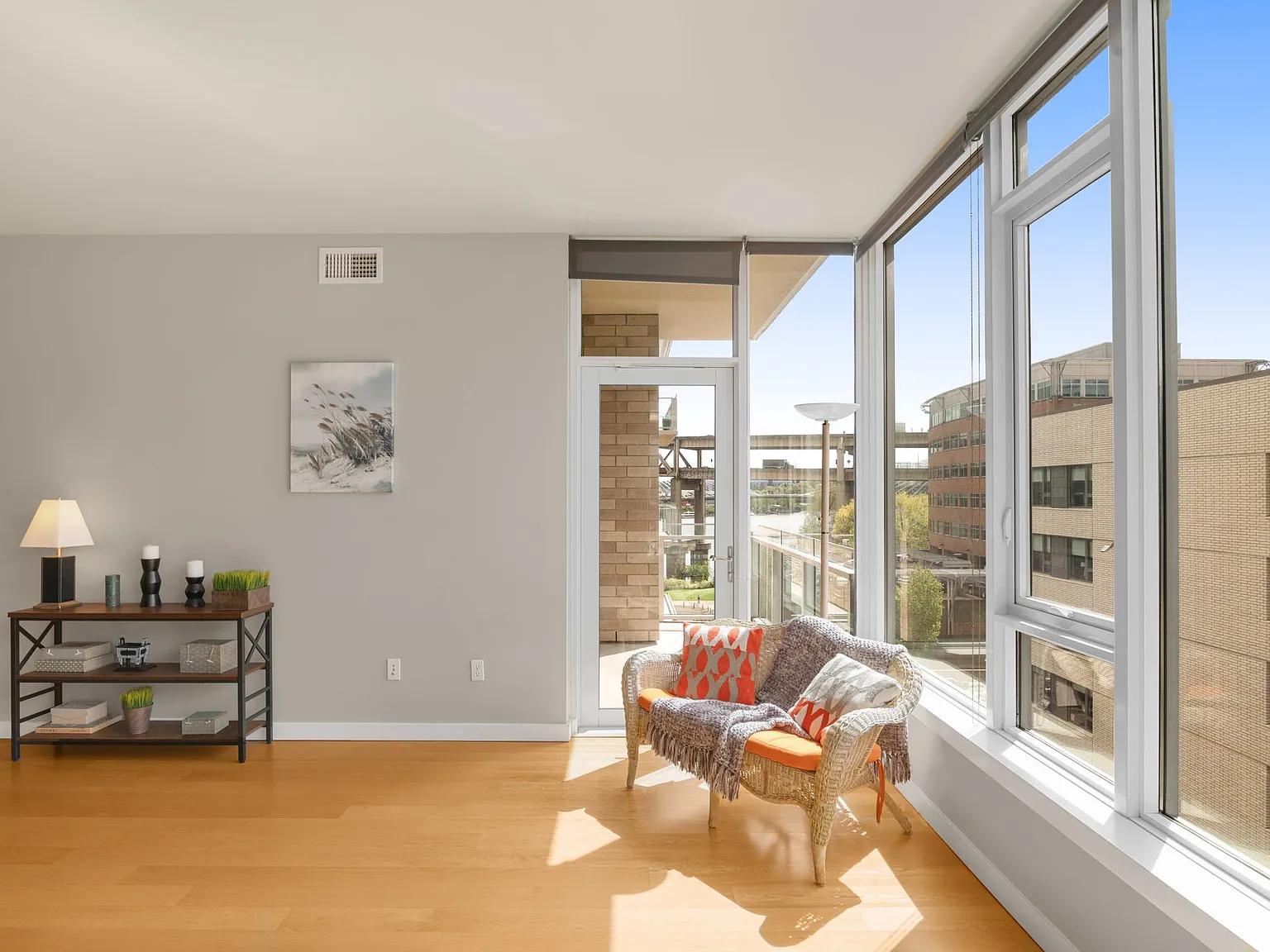 1 bed, 820 sqft, $2,200 — Photo 4