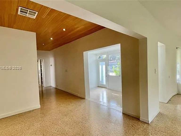 625 93rd St — Photo 32