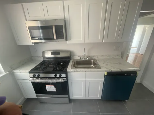 67-54 224th St #1, Oakland Gardens, NY 11364