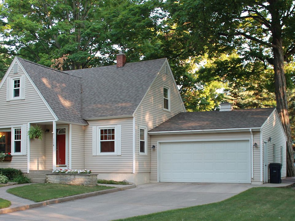 1st image of 114 E 38th St