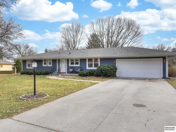 11917 Hickory Rd, Omaha, NE 68144