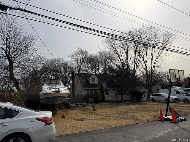 2nd image of 1393 Gardiner Drive
