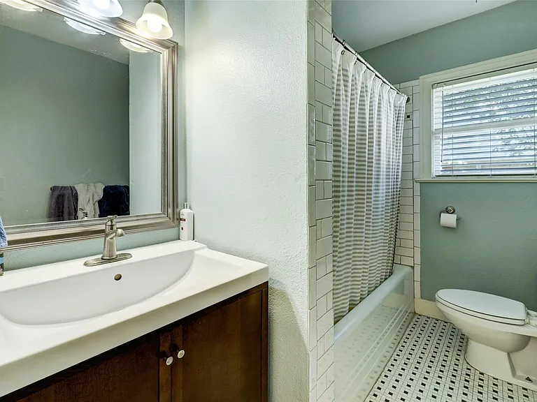 713 Sue Barnett Dr — Photo 18