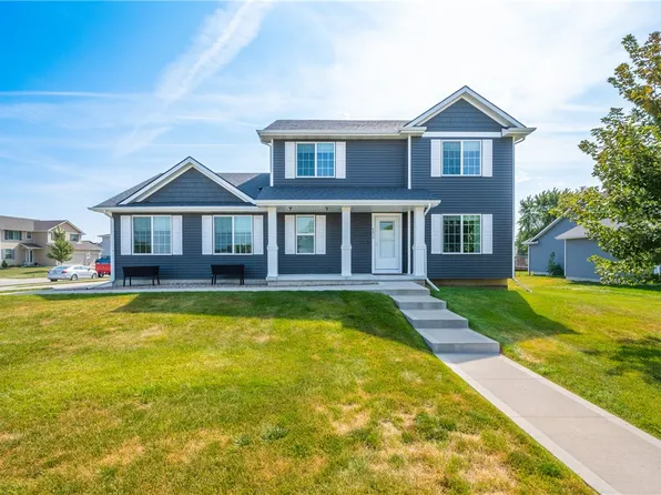 6475 Sunlight Dr, Pleasant Hill, IA 50327