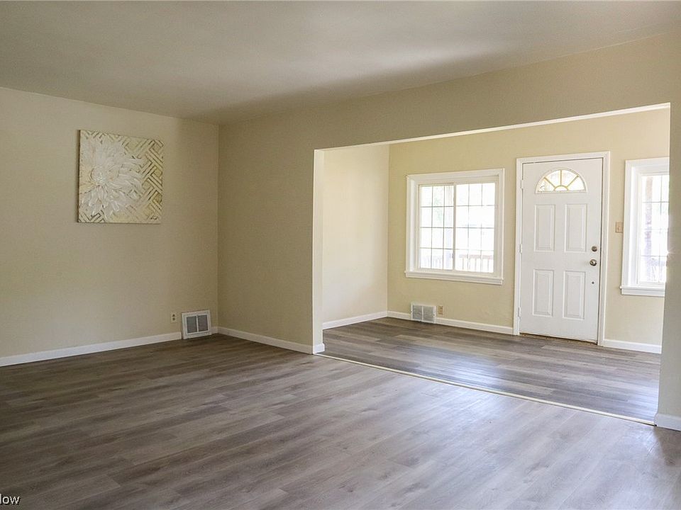 1077 N State St, Painesville, OH 44077 Zillow