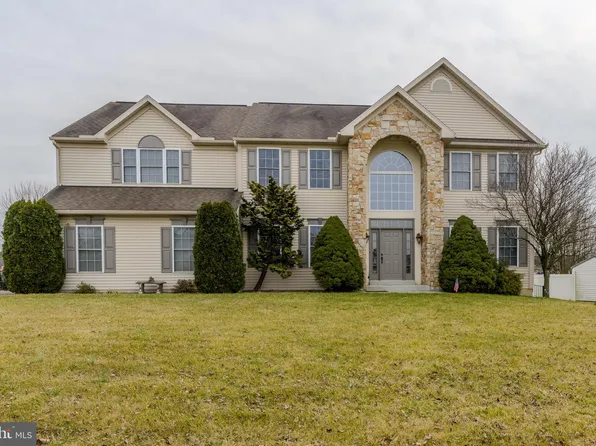 22 Walnut Dr E, Bernville, PA 19506