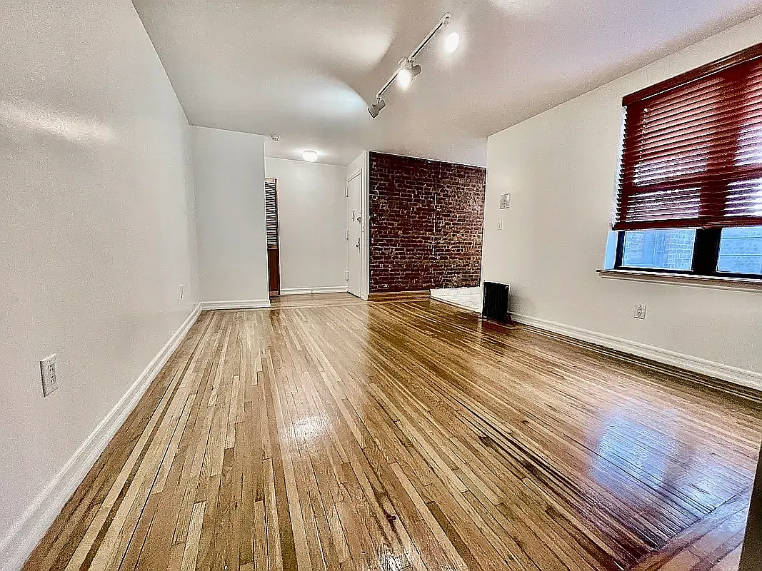 183 Pinehurst Avenue — Photo 1