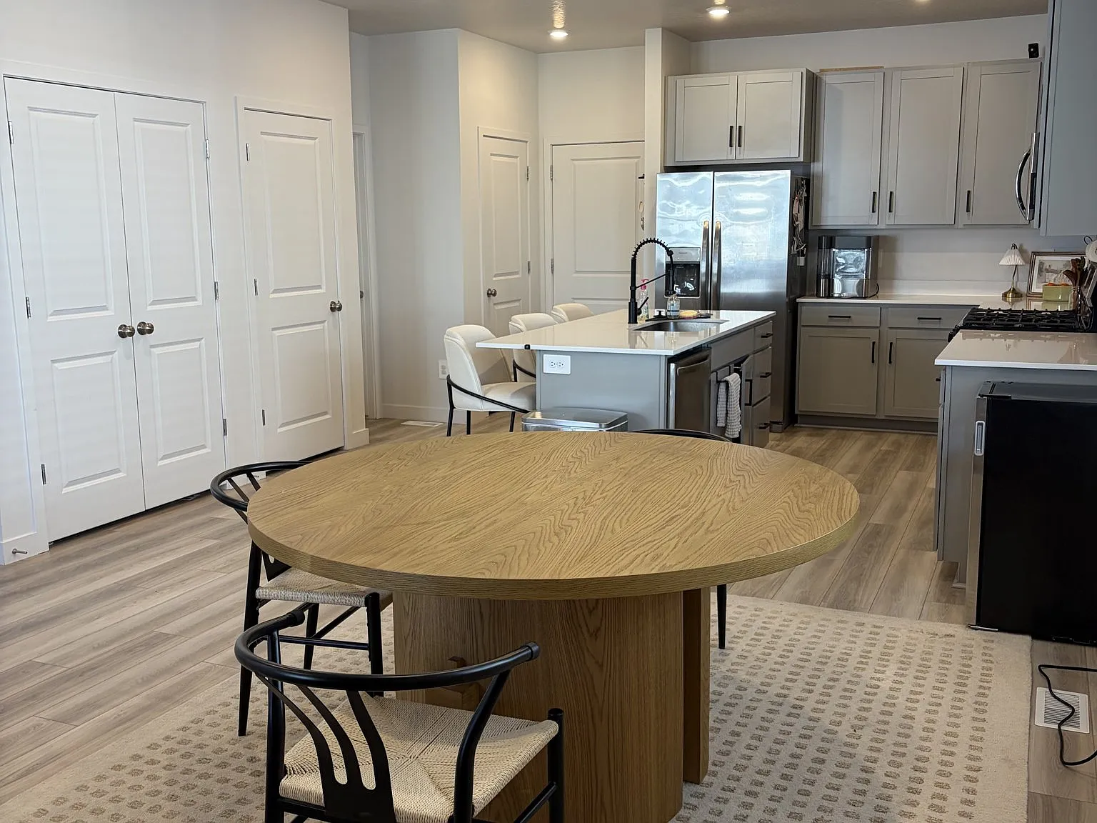 4 bed, 3.5 bath, 2700 sqft, $3,595 — Photo 4