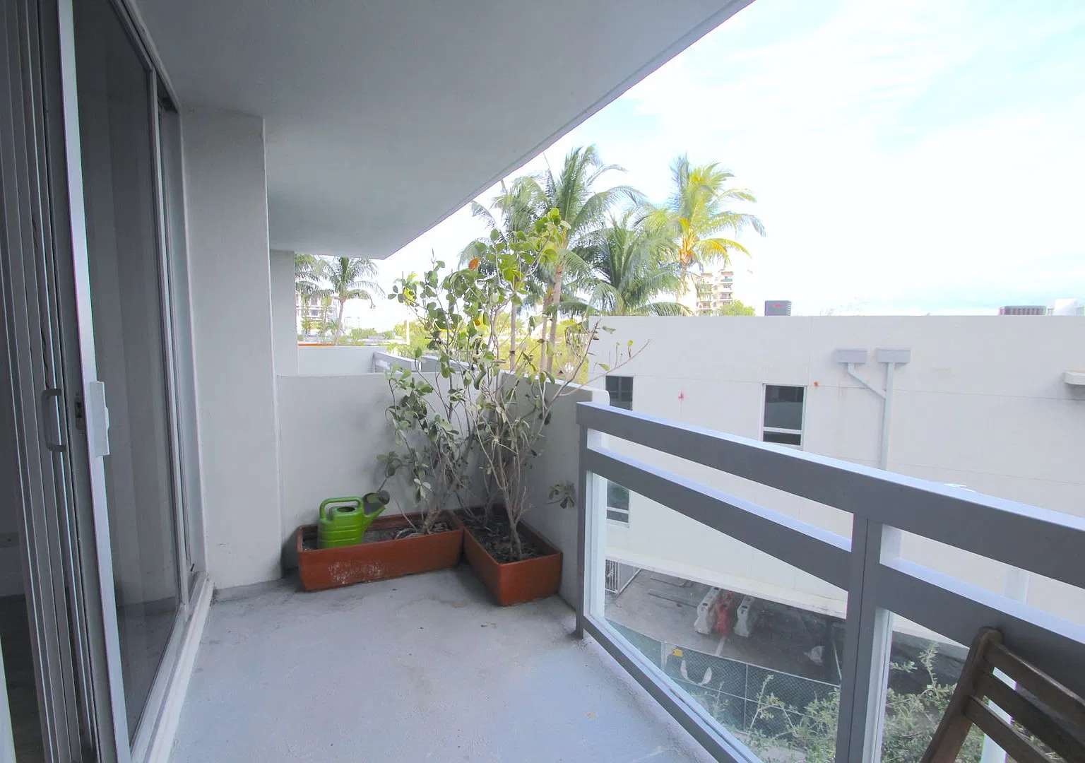 Spacious one bedroom unit at the Flamingo South Beach Resort! — Photo 2