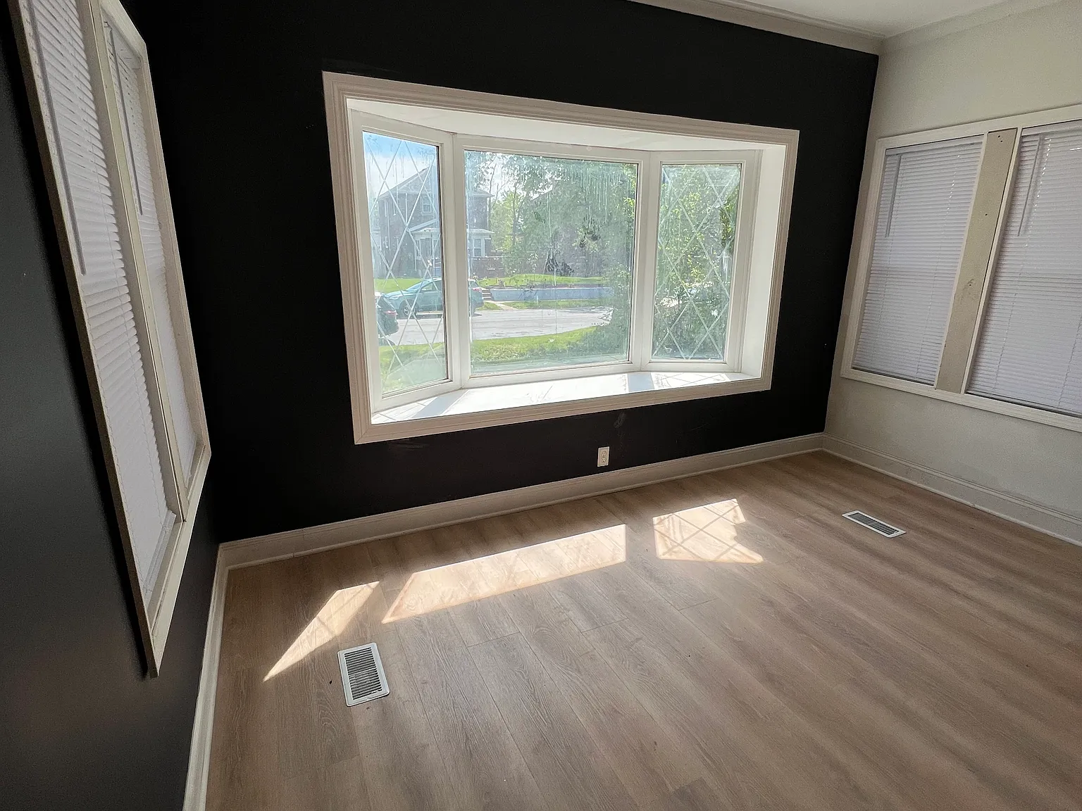 402 Lincoln St — Photo 4