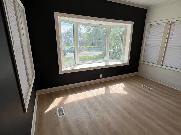 402 Lincoln St — Photo 4