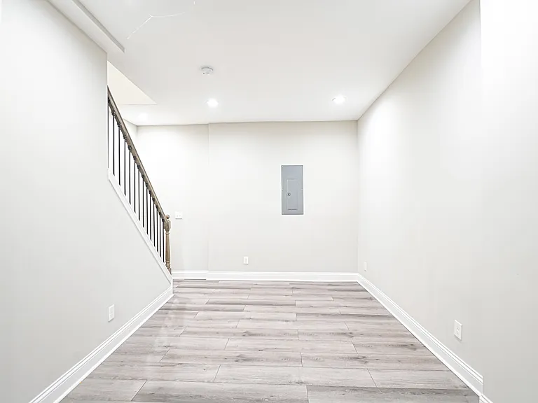 2823 Ashland Ave — Photo 35