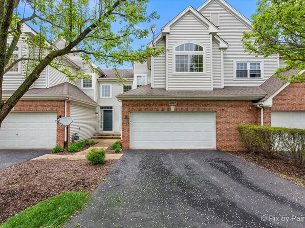 6082 Canterbury Ln, Hoffman Estates, IL 60192