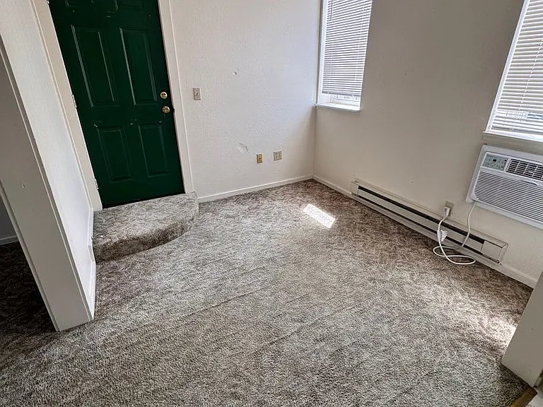 623 Jefferson Ave — Photo 2
