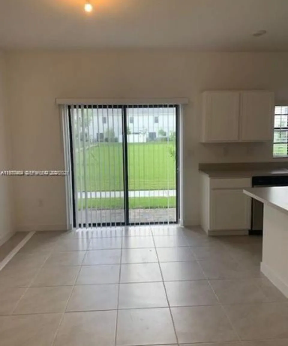 3 bed, 1466 sqft, $2,350 — Photo 4