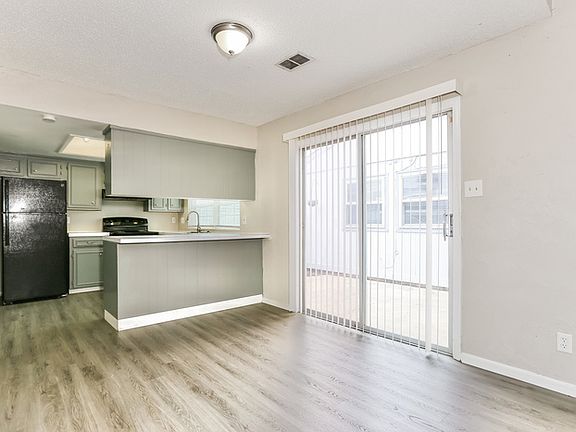 5th image of 9 Villas Dr