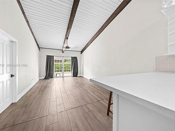 5th image of 10301 Jasmine Ct