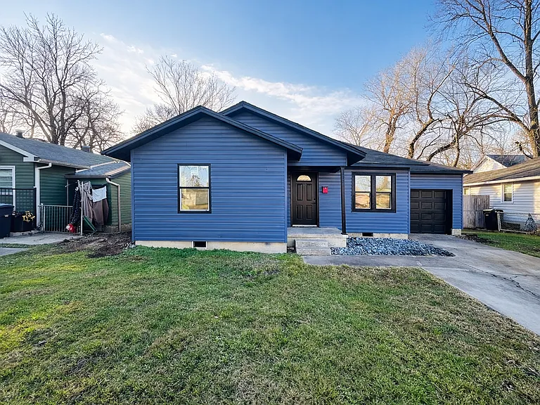 820 Iowa St — Photo 1