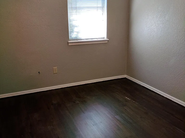 1112 Swan Lake Rd — Photo 6