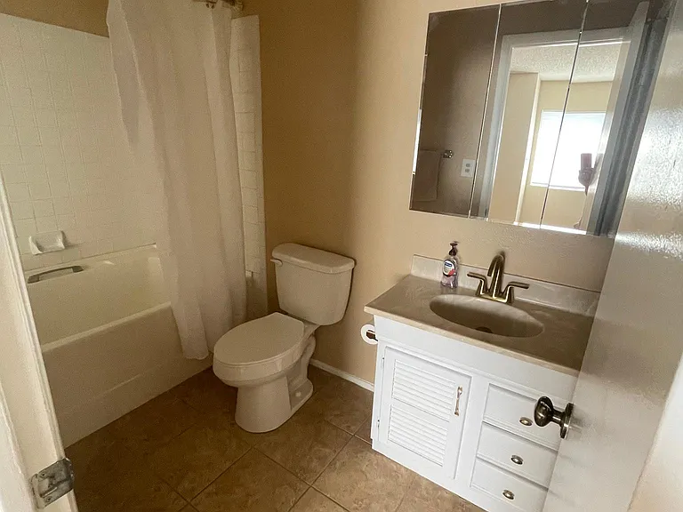 1020 Willow Tree Dr #B — Photo 15