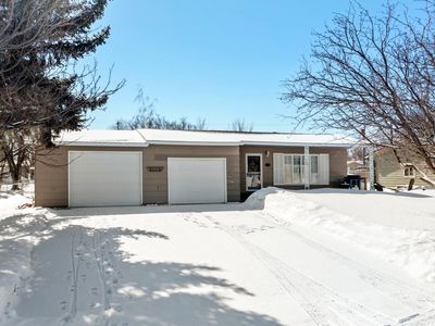 119 4th St NE, Surrey, ND, 58785