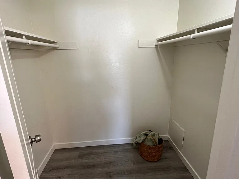 The walking-closet
