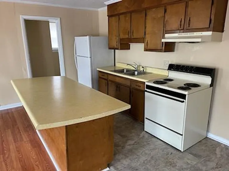 220 E Main St #C — Photo 7
