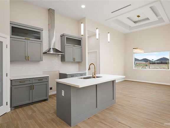 5th image of 3104 Zarzamora Ave