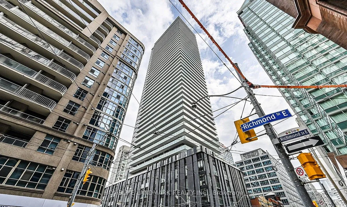 Building Photo - 25 Richmond St E #1004