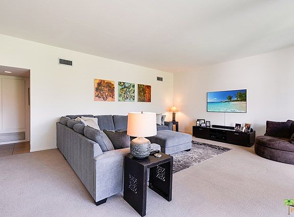 3rd image of 435 Desert Lakes Cir