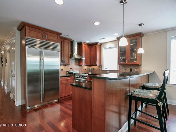 2nd image of 643 W Wellington Ave APT 4
