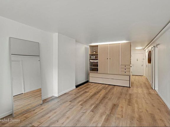 3rd image of 222 W 14th St APT 4A